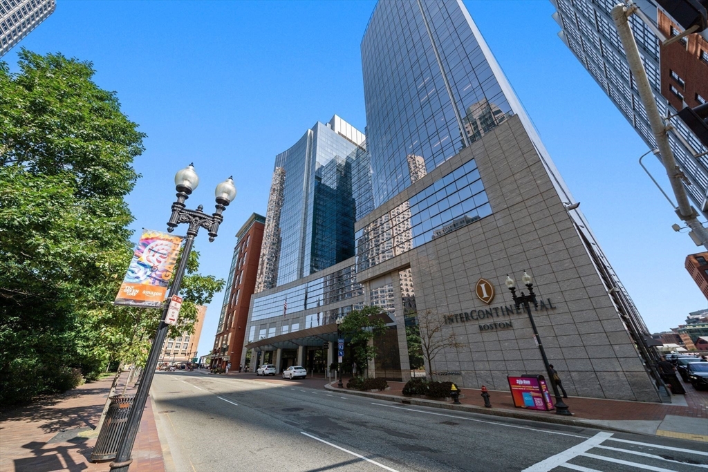 500 Atlantic Ave Unit: PH21B