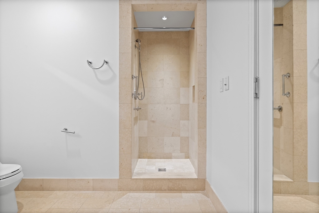 500 Atlantic Ave Unit: PH21B