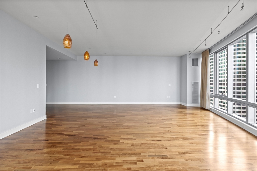 500 Atlantic Ave Unit: PH21B