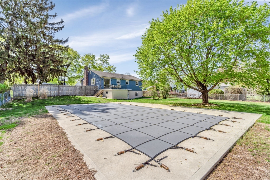 3 Lee Circle