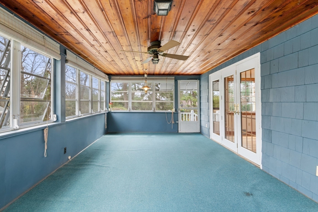 20 Laurence Dr