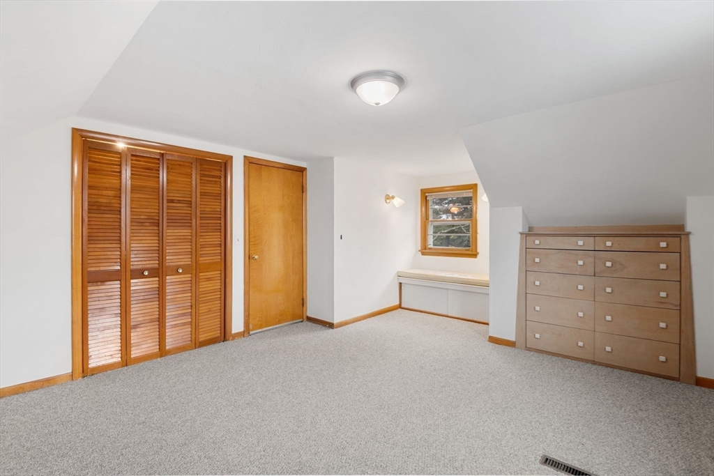 20 Laurence Dr