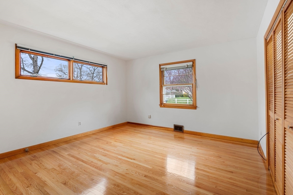 20 Laurence Dr
