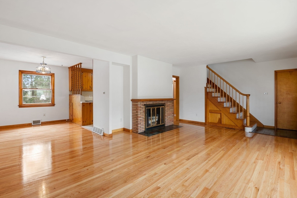 20 Laurence Dr