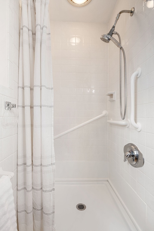 20 Laurence Dr