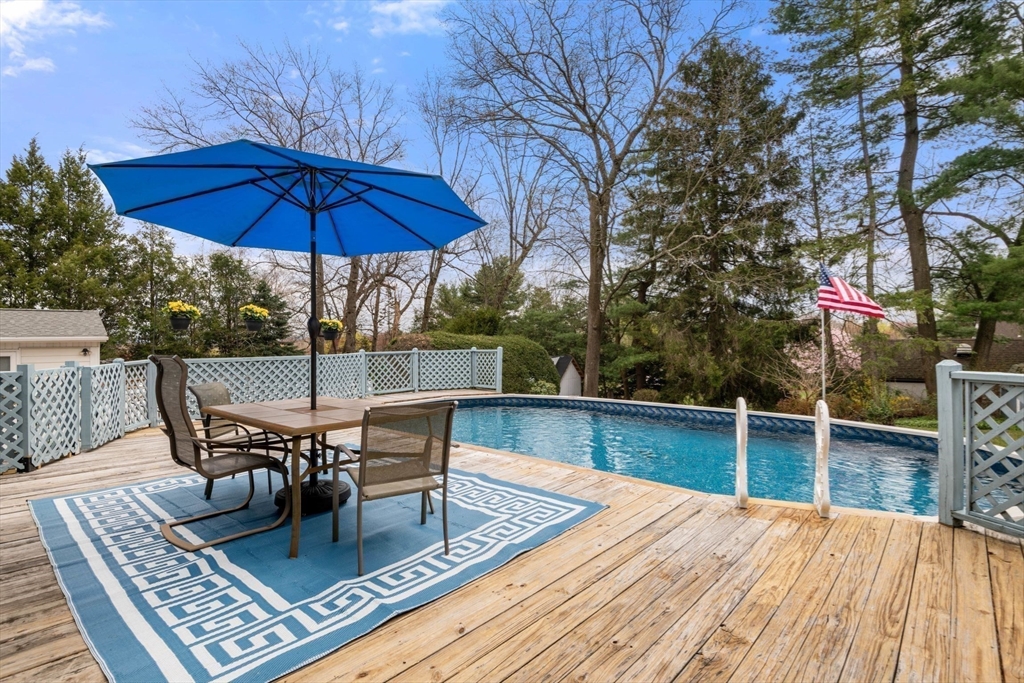 20 Laurence Dr
