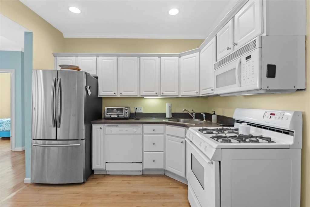 464 Hanover Street # 2