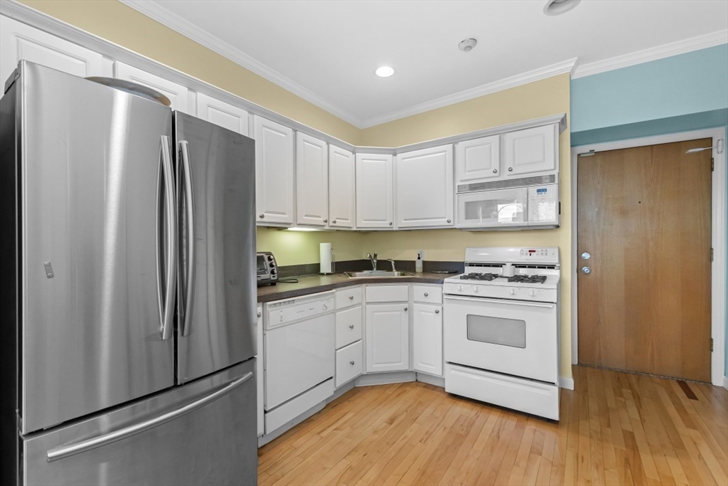 464 Hanover Street # 2