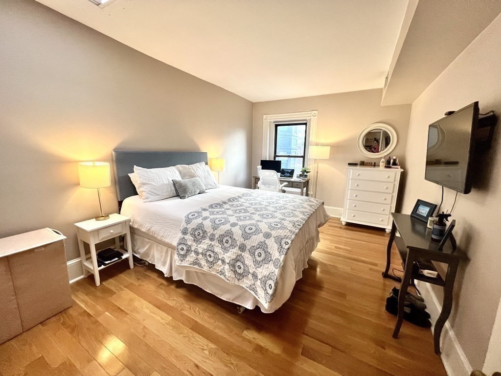 280 Commonwealth Ave # 402