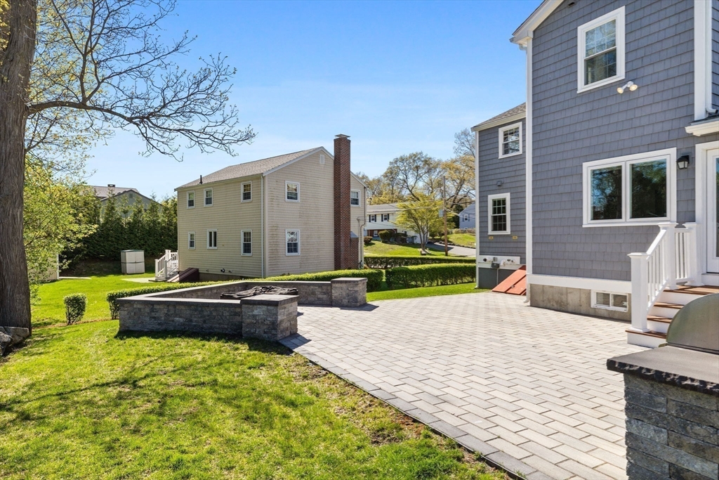 8 Whispering Hill Rd