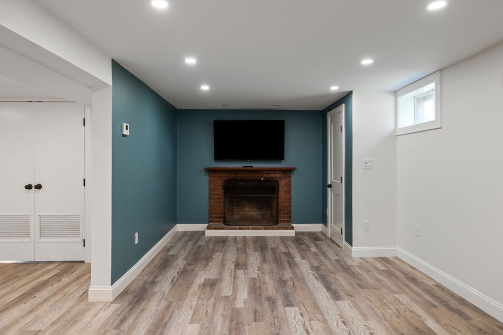 8 Whispering Hill Rd