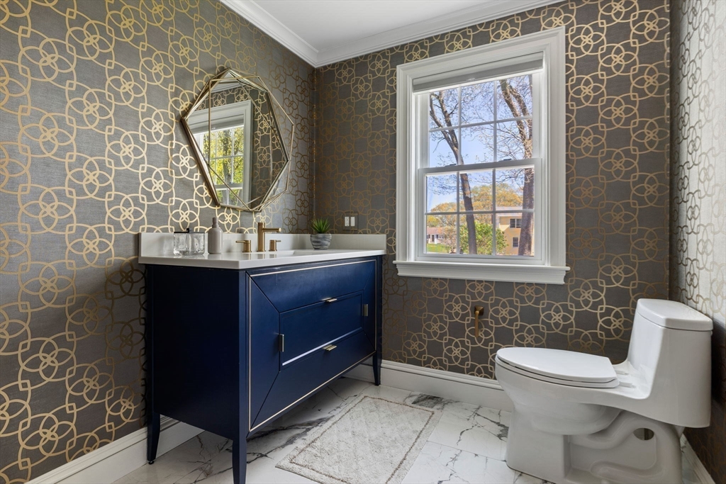 8 Whispering Hill Rd