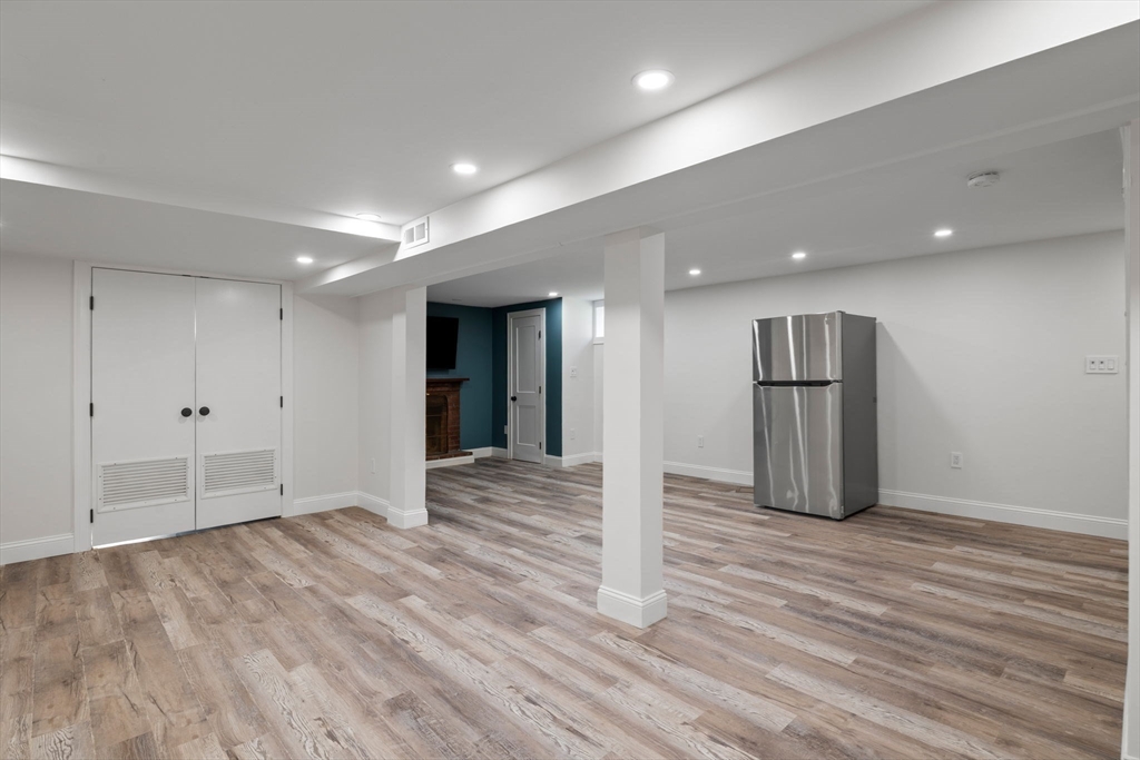 8 Whispering Hill Rd