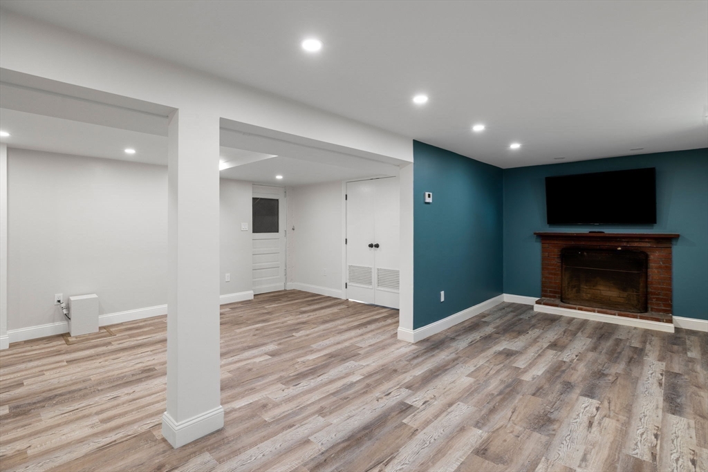 8 Whispering Hill Rd