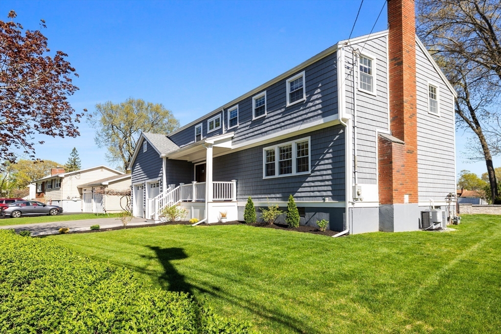 8 Whispering Hill Rd