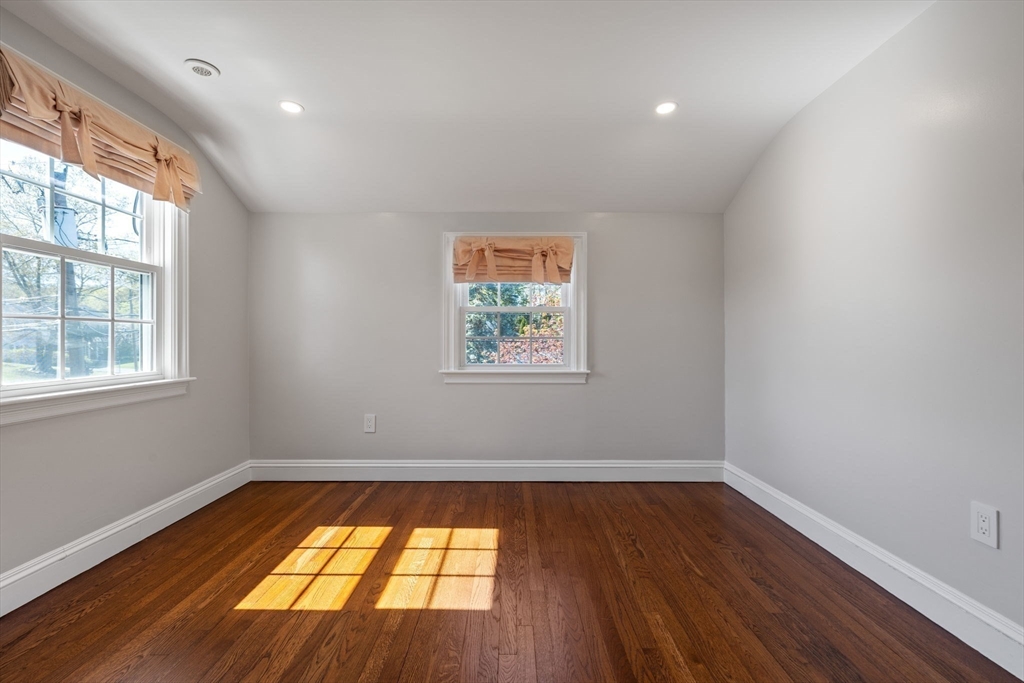 8 Whispering Hill Rd