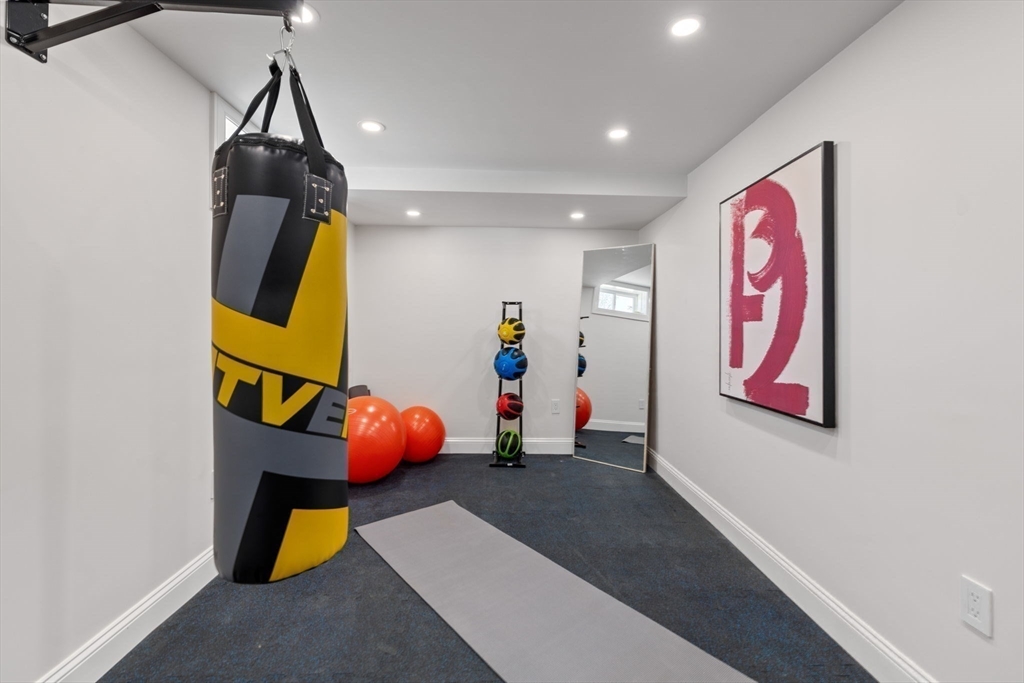 8 Whispering Hill Rd