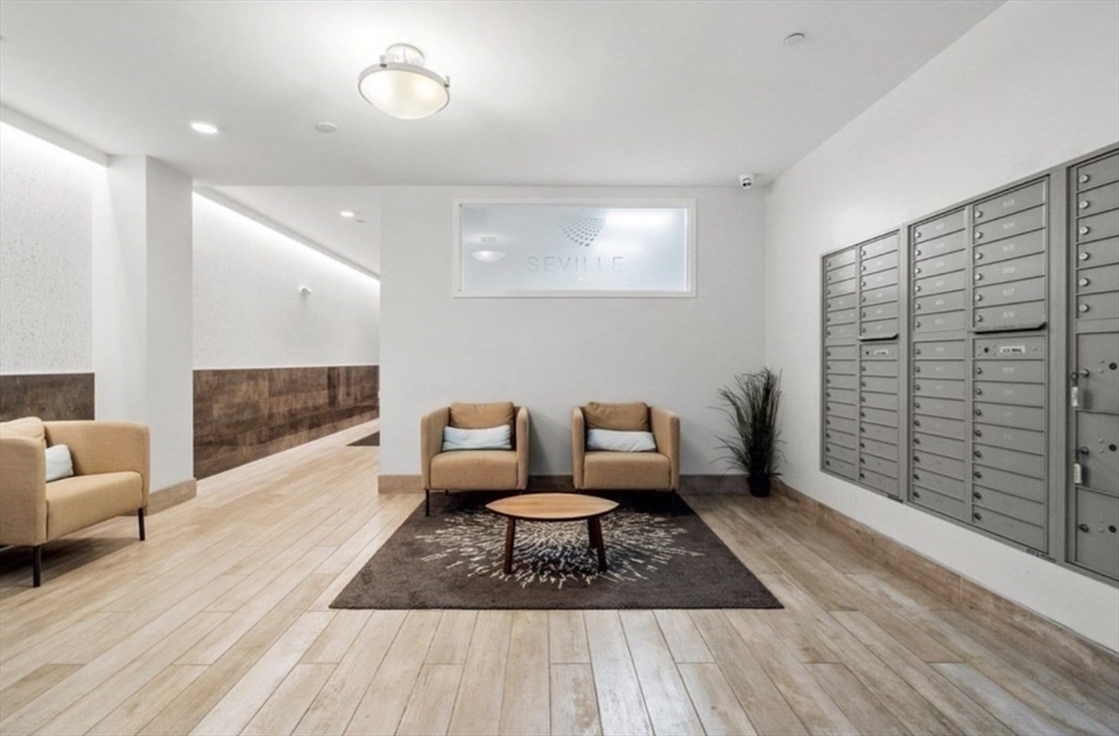 250 Meridian St # 202