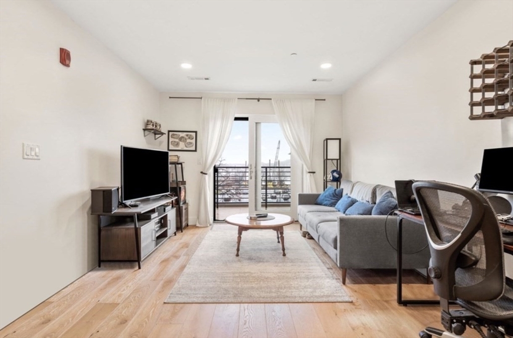250 Meridian St # 202