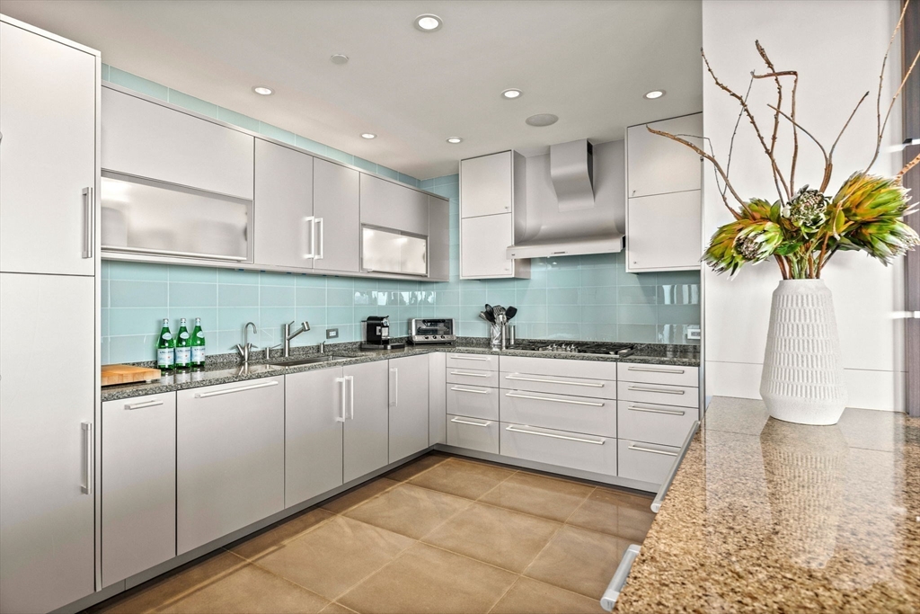 500 Atlantic Ave # 21H