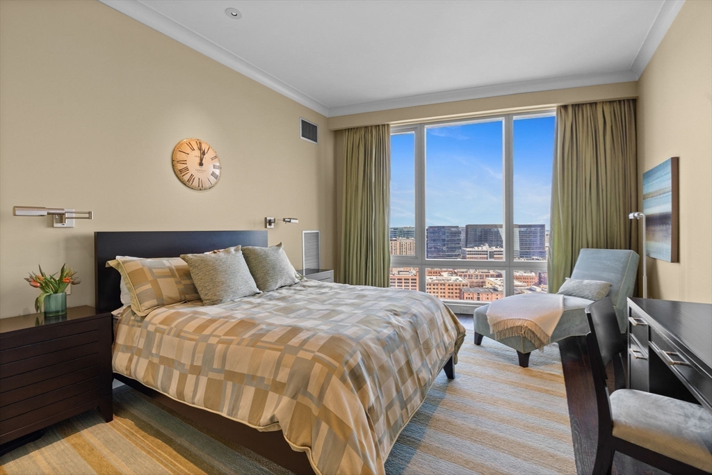 500 Atlantic Ave # 21H