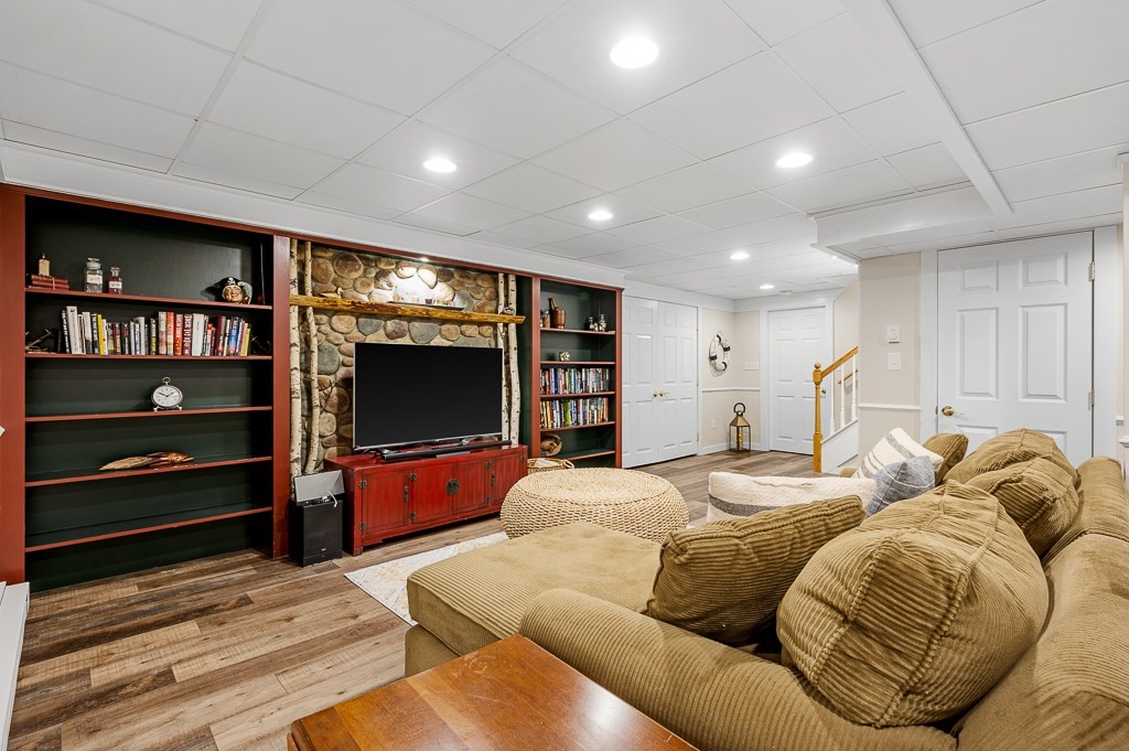 26 Mountain Laurel Rd