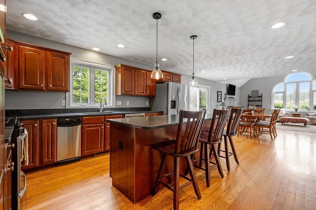 26 Mountain Laurel Rd