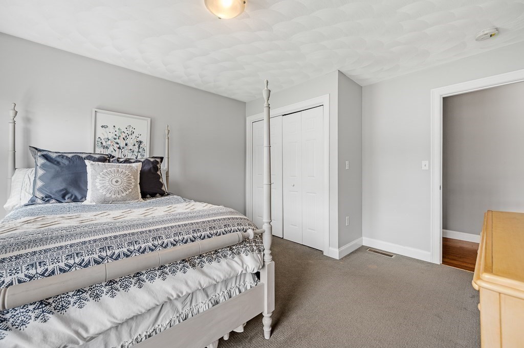 26 Mountain Laurel Rd