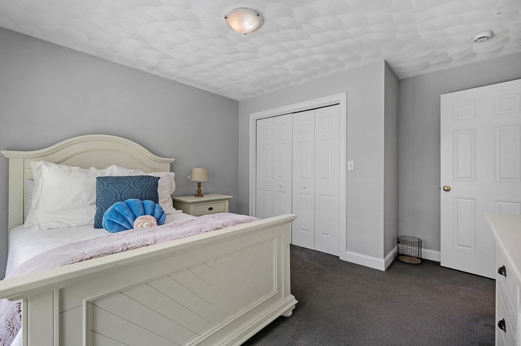 26 Mountain Laurel Rd