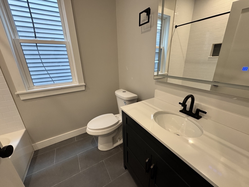 272 E Cottage St # 2