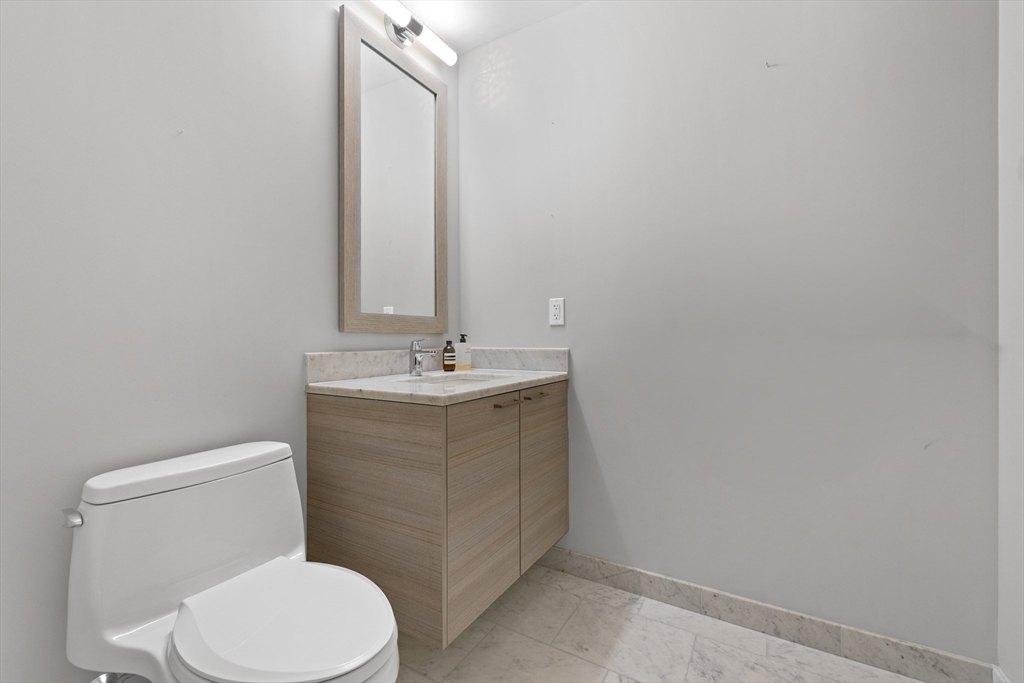 1 Franklin St # 1807