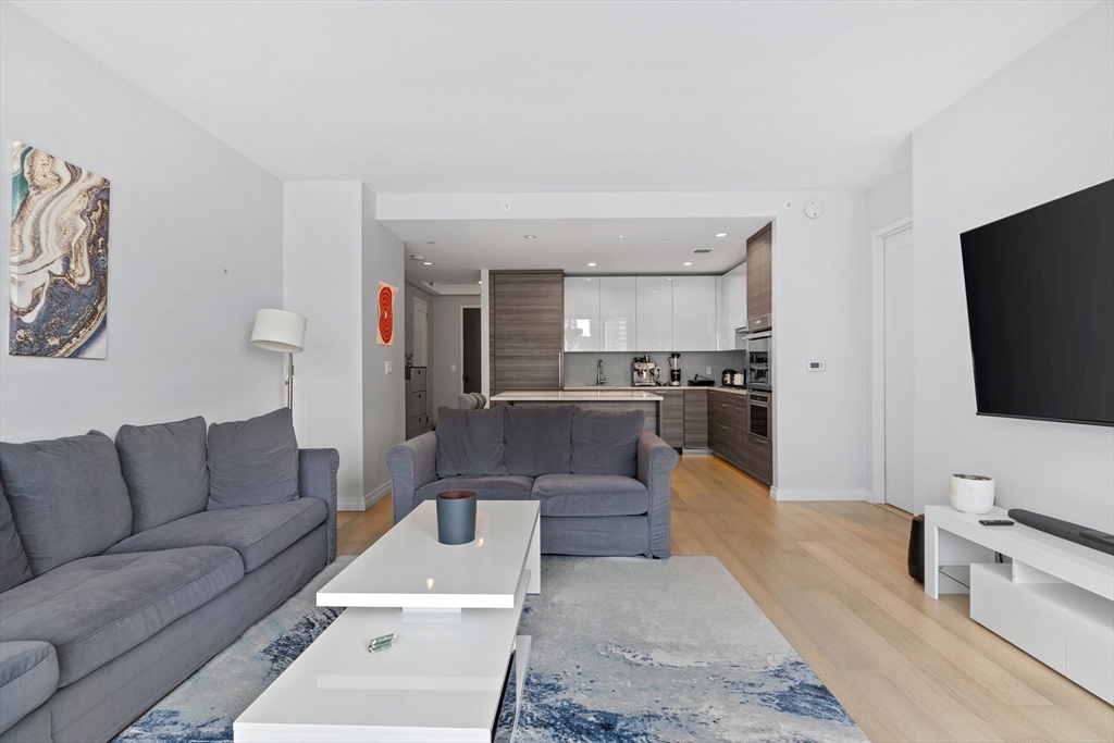 1 Franklin St # 1807