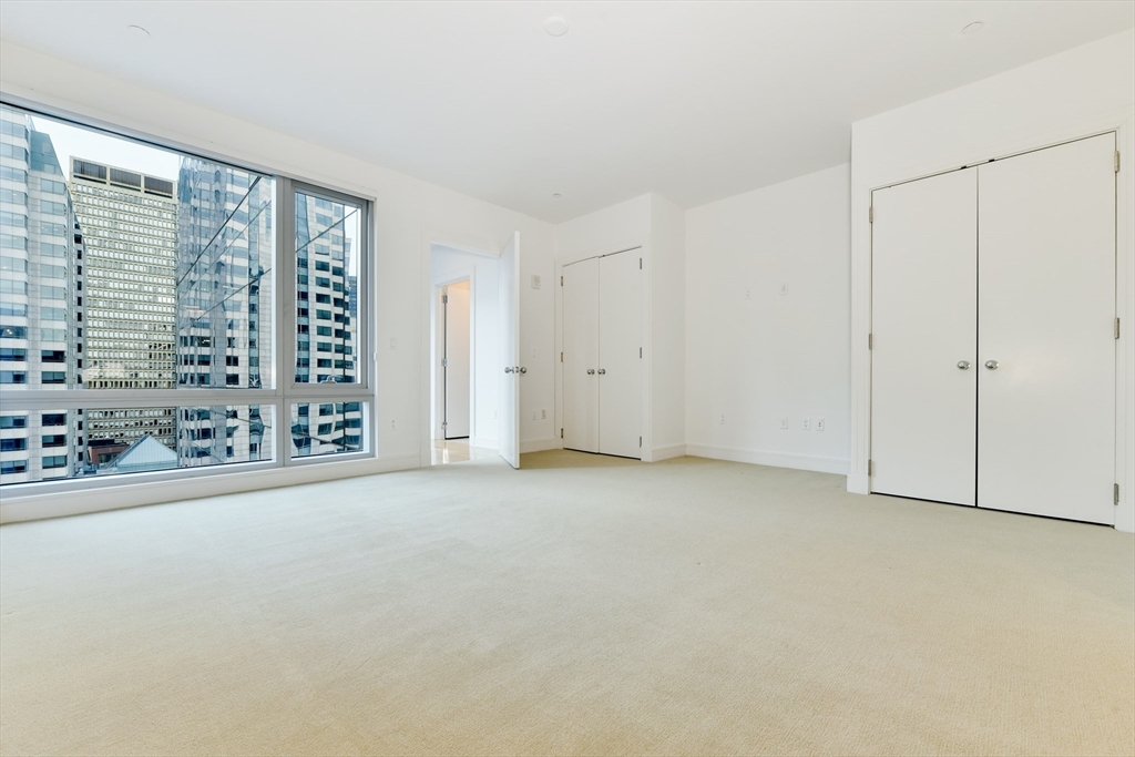 500 Atlantic Ave # 19F