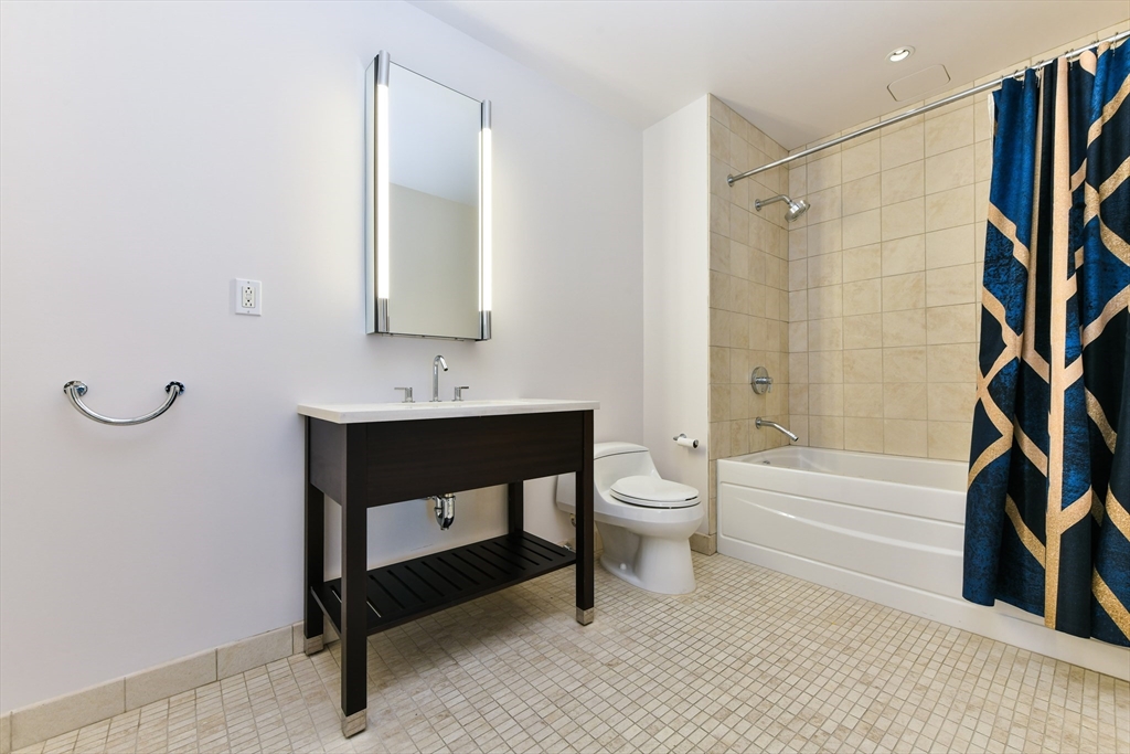 500 Atlantic Ave # 19F