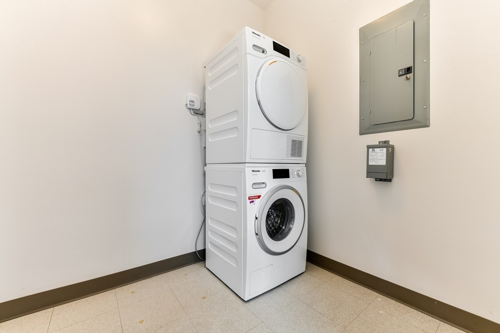 500 Atlantic Ave # 19F