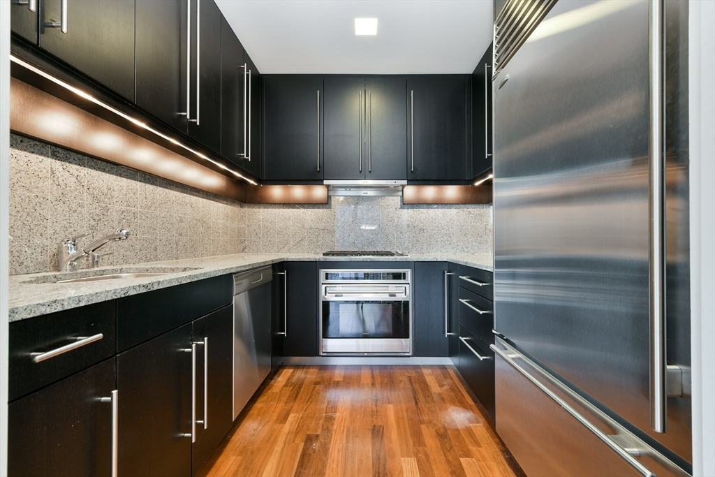 500 Atlantic Ave # 19F