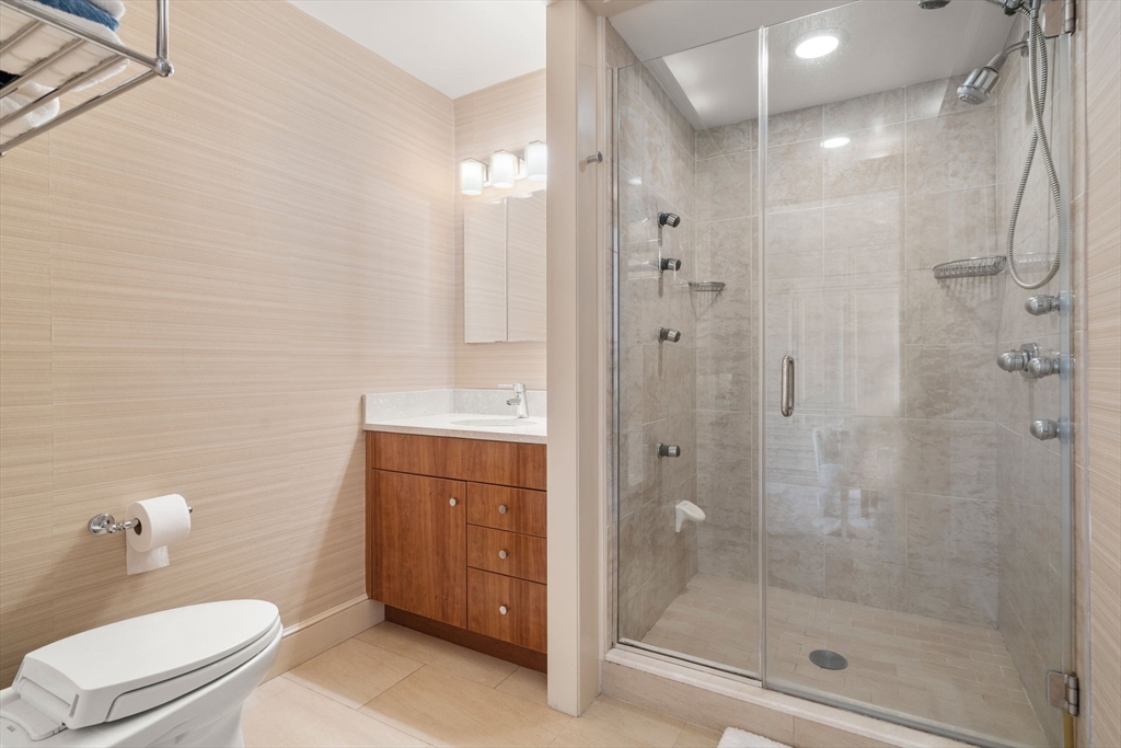 65 East India Row # 18G