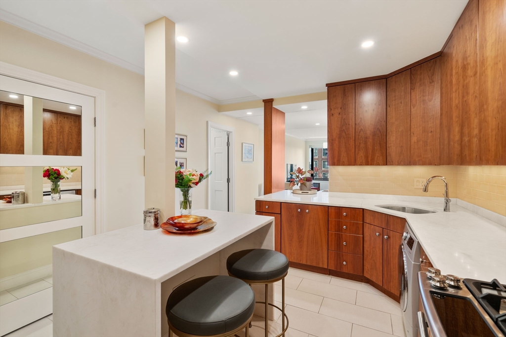 65 East India Row # 18G