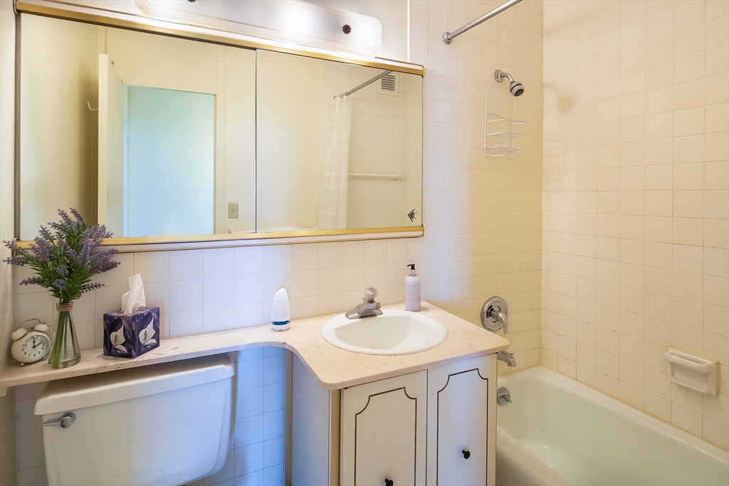85 East India Row # 22D