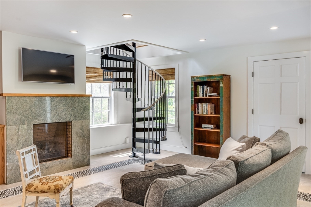 1400 Chequessett Neck Road