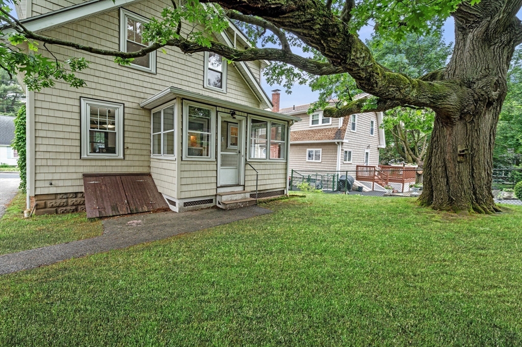 33 Intervale Ave