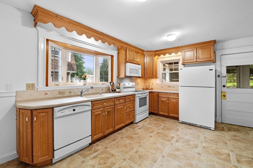 33 Intervale Ave