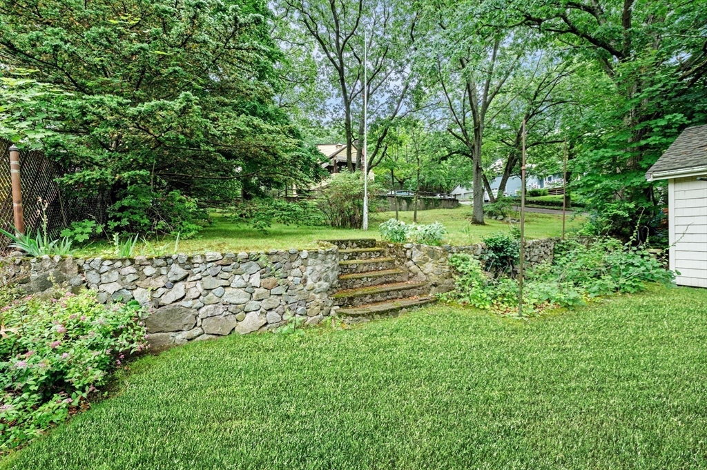 33 Intervale Ave