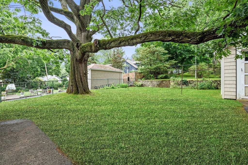 33 Intervale Ave