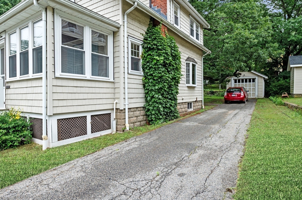 33 Intervale Ave