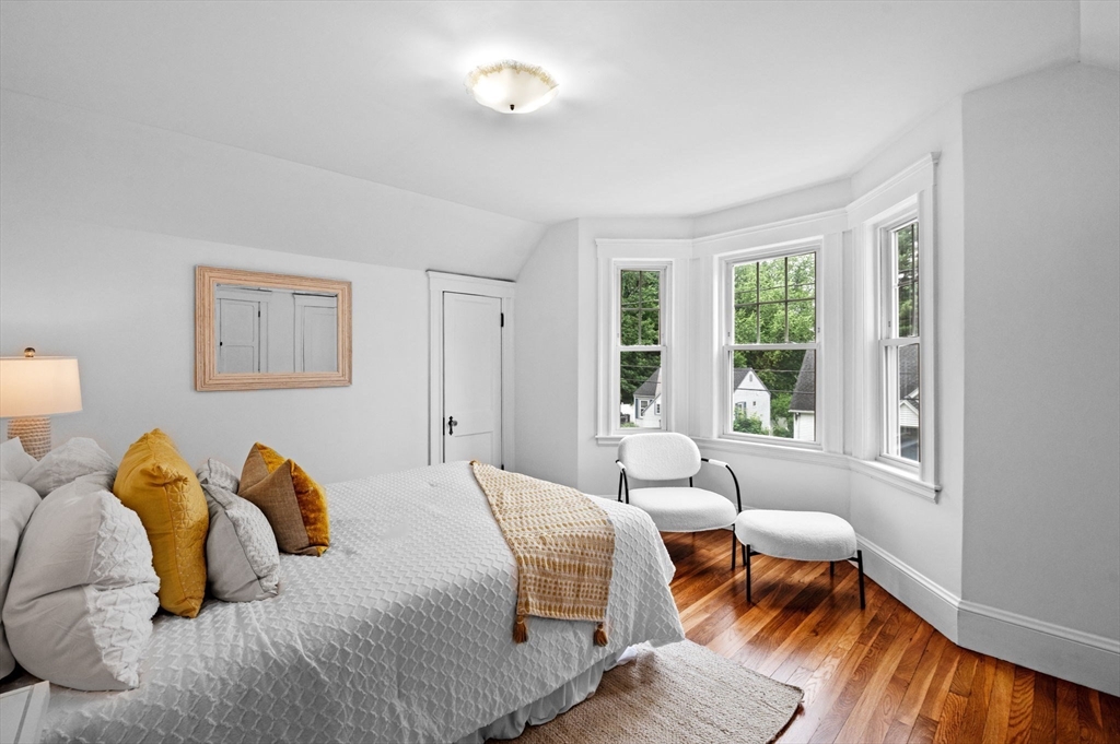 33 Intervale Ave