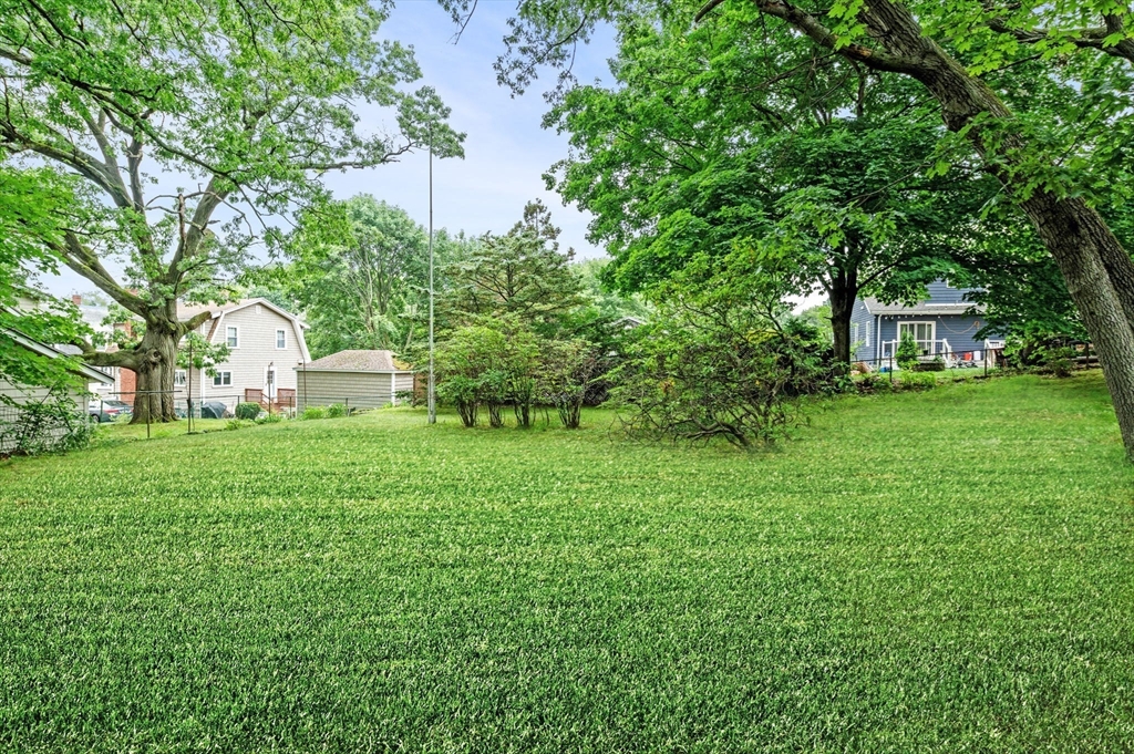 33 Intervale Ave