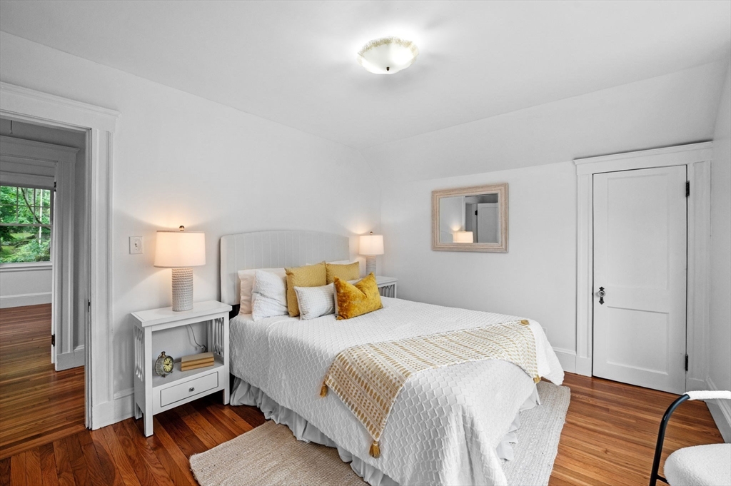 33 Intervale Ave
