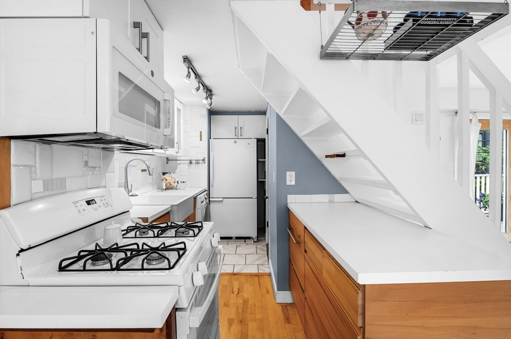 23 Turner St # 4