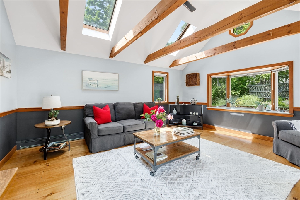 6 Paddock Drive